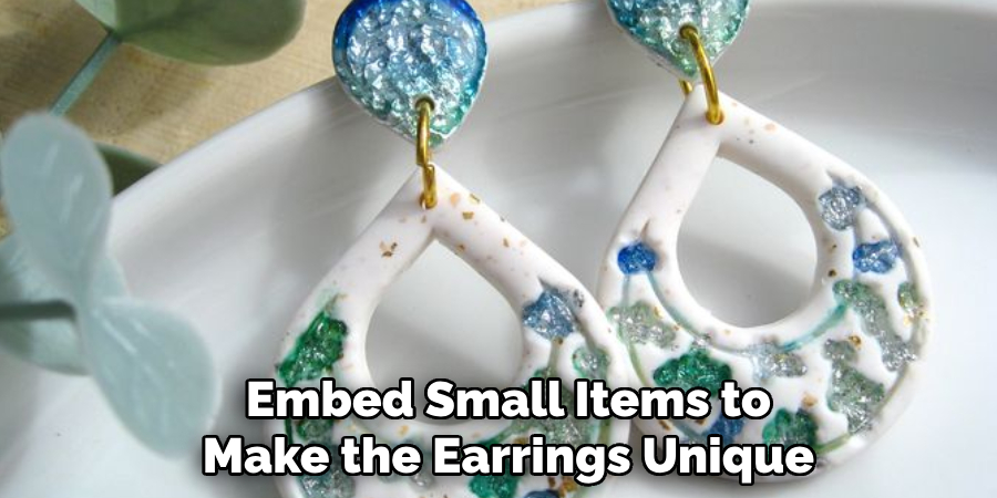  Embed Small Items to
 Make the Earrings Unique